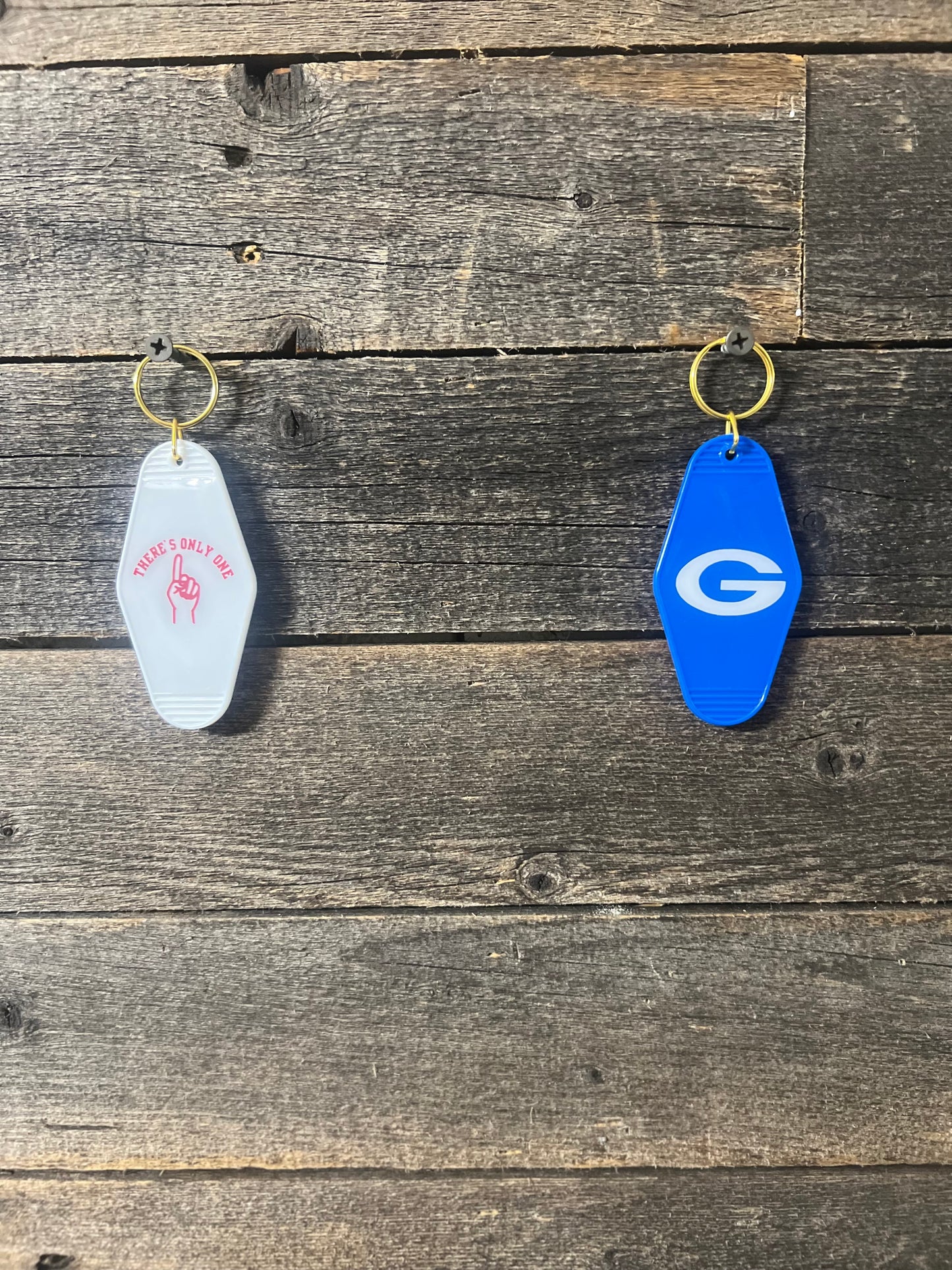Vintage Motel Keychain, Personalized design, resin